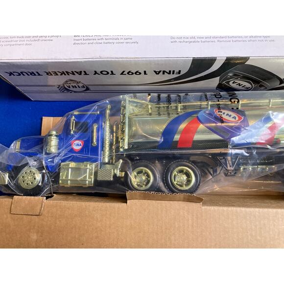 NEW 1997 Fina Limited Edition Gold Tanker Truck 18 Wheeler Equity Market 1/32 - Picture 6 of 12